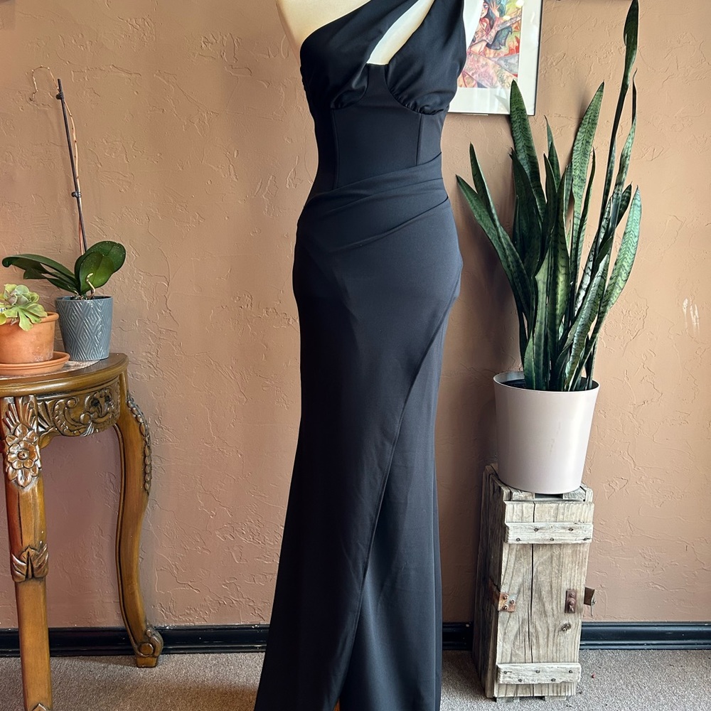 Black One Shoulder Ruched Maxi Special Occasion Dress NWT Size Small - Picture 6 of 9
